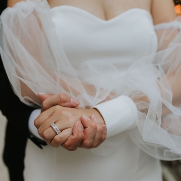 Showpo Semi-New Off-Shoulder Mermaid Women's Statement Sleeve White Gown Size 4 - Picture 12 of 13